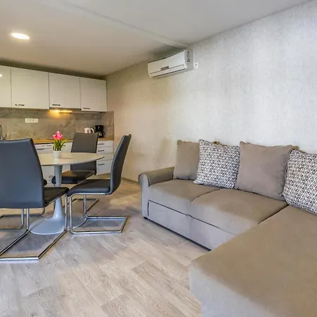 Mobile Homes Rocco 2 *